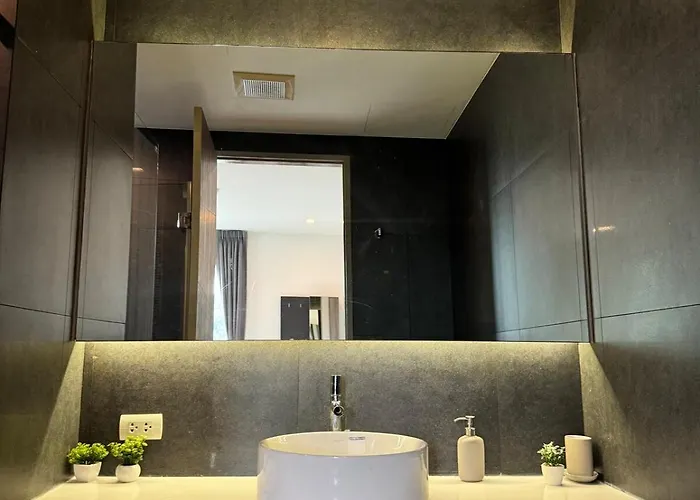Luxury 2 Bed 2 Bathroom Near Qsncc 400m Mrt Bangkok